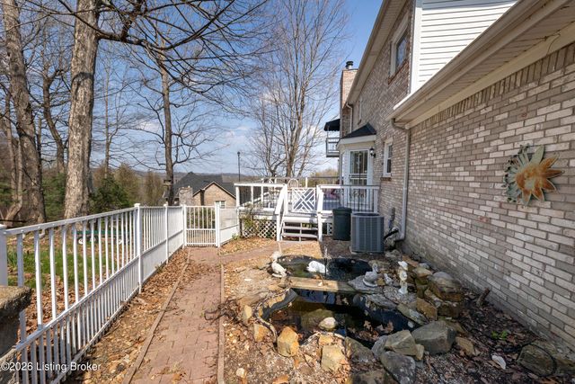 1908 Riva Ridge Rd, Louisville, KY 40214