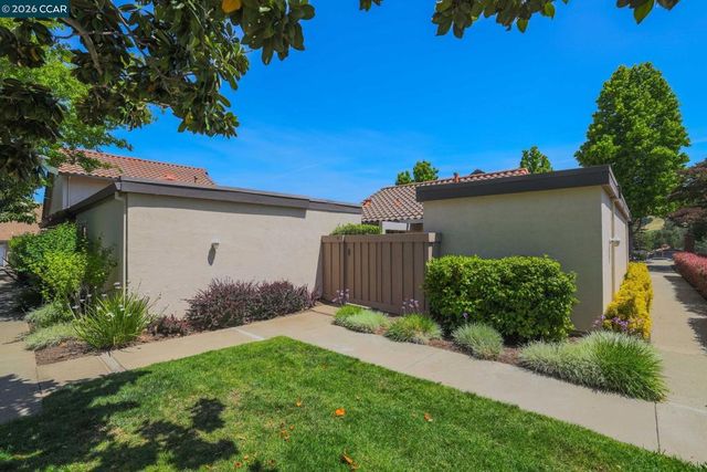 4 Long Creek Cir, Clayton, CA 94517