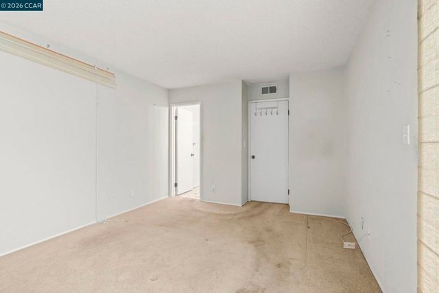 4 Long Creek Cir, Clayton, CA 94517