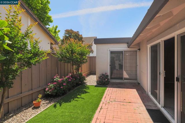 4 Long Creek Cir, Clayton, CA 94517