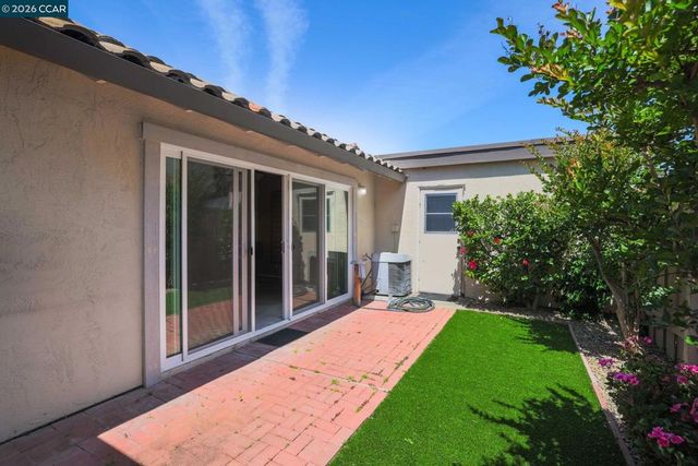 4 Long Creek Cir, Clayton, CA 94517