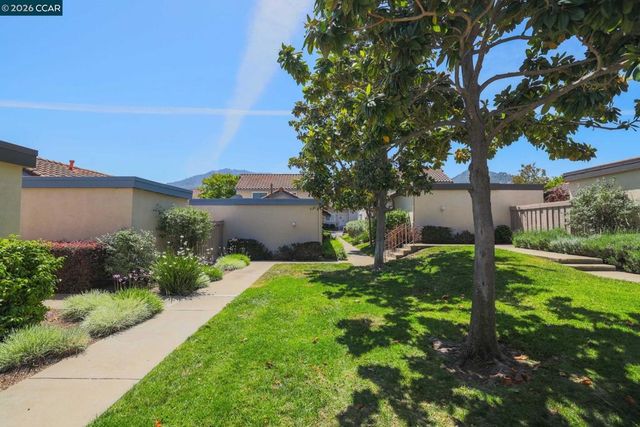 4 Long Creek Cir, Clayton, CA 94517
