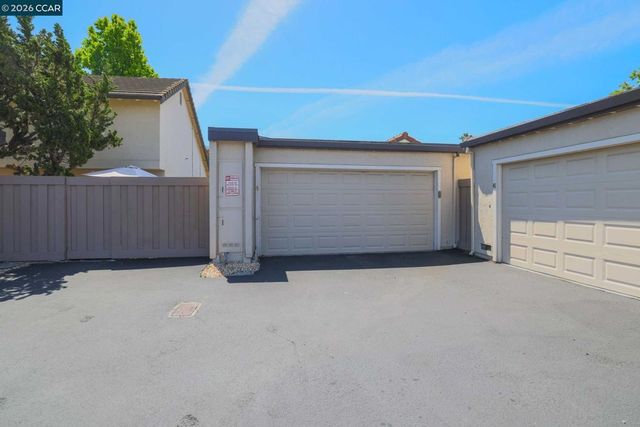 4 Long Creek Cir, Clayton, CA 94517