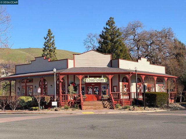 4 Long Creek Cir, Clayton, CA 94517