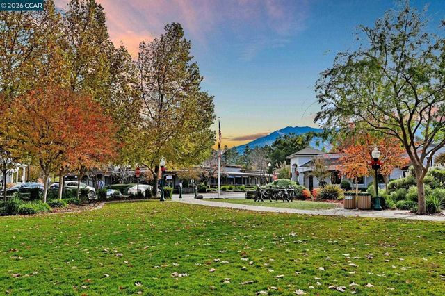 4 Long Creek Cir, Clayton, CA 94517