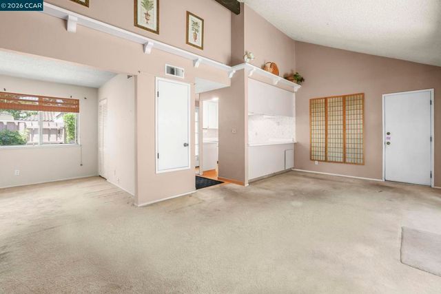4 Long Creek Cir, Clayton, CA 94517