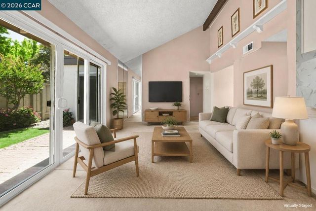 4 Long Creek Cir, Clayton, CA 94517