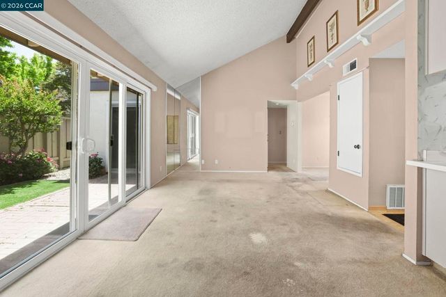 4 Long Creek Cir, Clayton, CA 94517