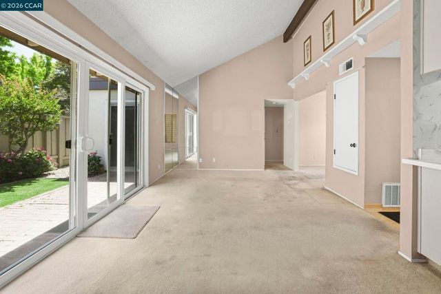 4 Long Creek Cir, Clayton, CA 94517