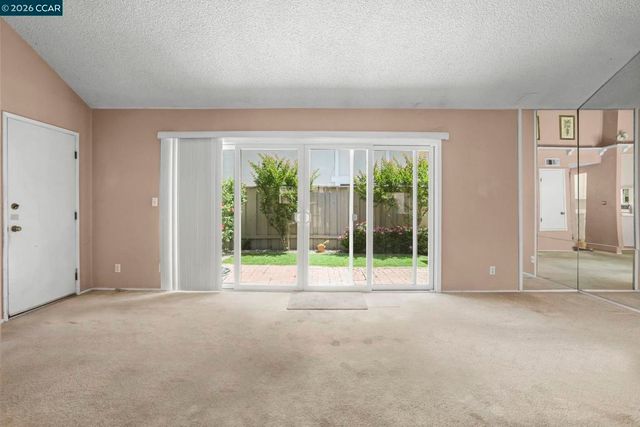 4 Long Creek Cir, Clayton, CA 94517