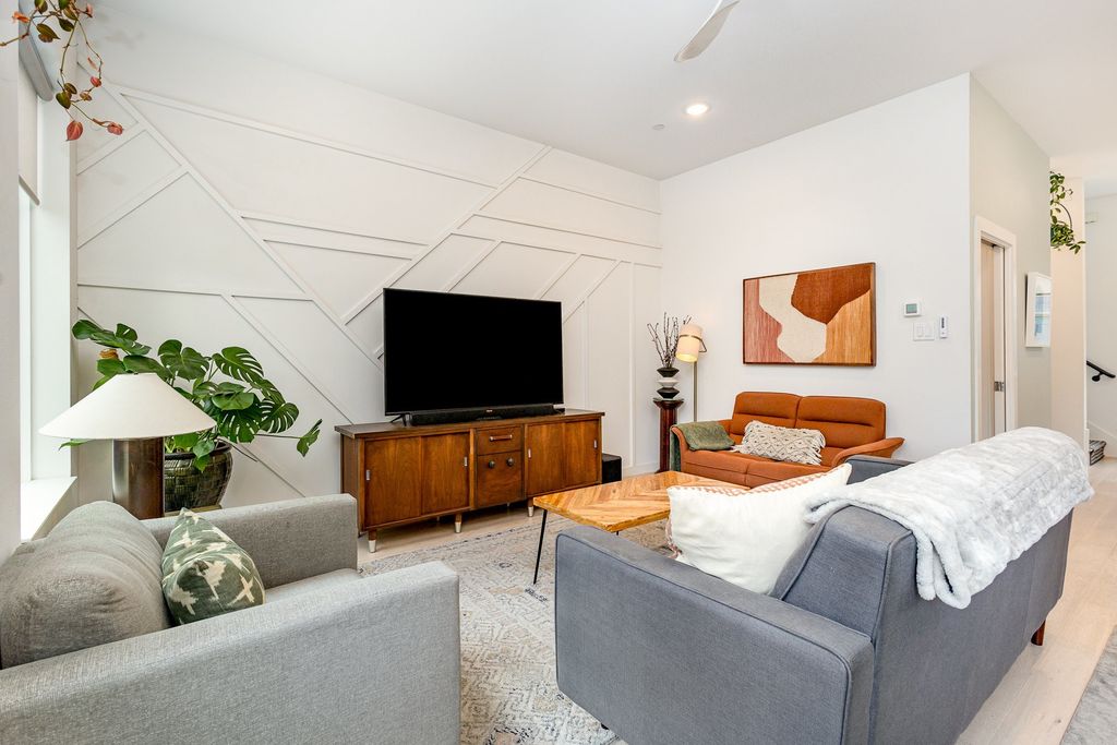 427 W 10th Street 803, Dallas, TX 75208