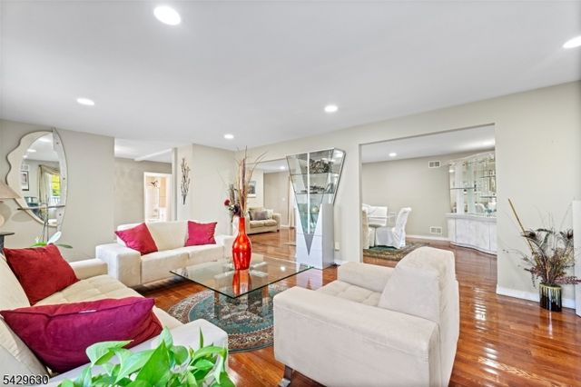 1553 Alps Rd, Wayne Twp., NJ 07470
