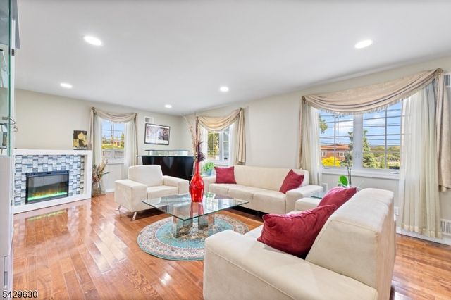 1553 Alps Rd, Wayne Twp., NJ 07470