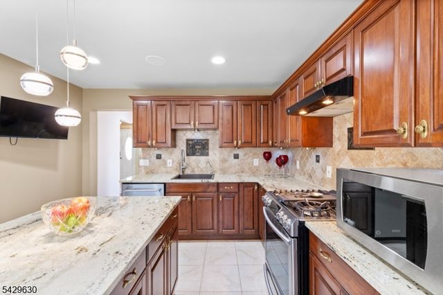 1553 Alps Rd, Wayne Twp., NJ 07470