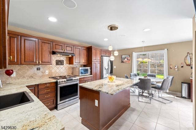 1553 Alps Rd, Wayne Twp., NJ 07470