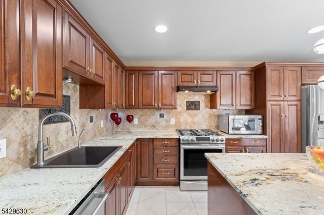 1553 Alps Rd, Wayne Twp., NJ 07470