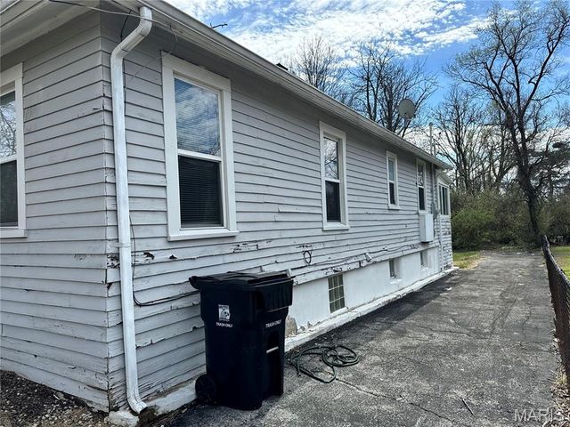 7504 Trenton, University City, MO 63130