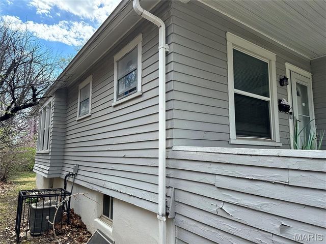 7504 Trenton, University City, MO 63130