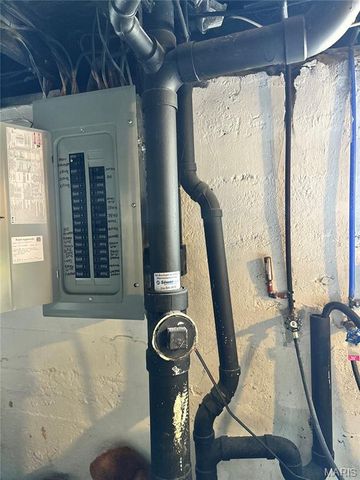 7504 Trenton, University City, MO 63130