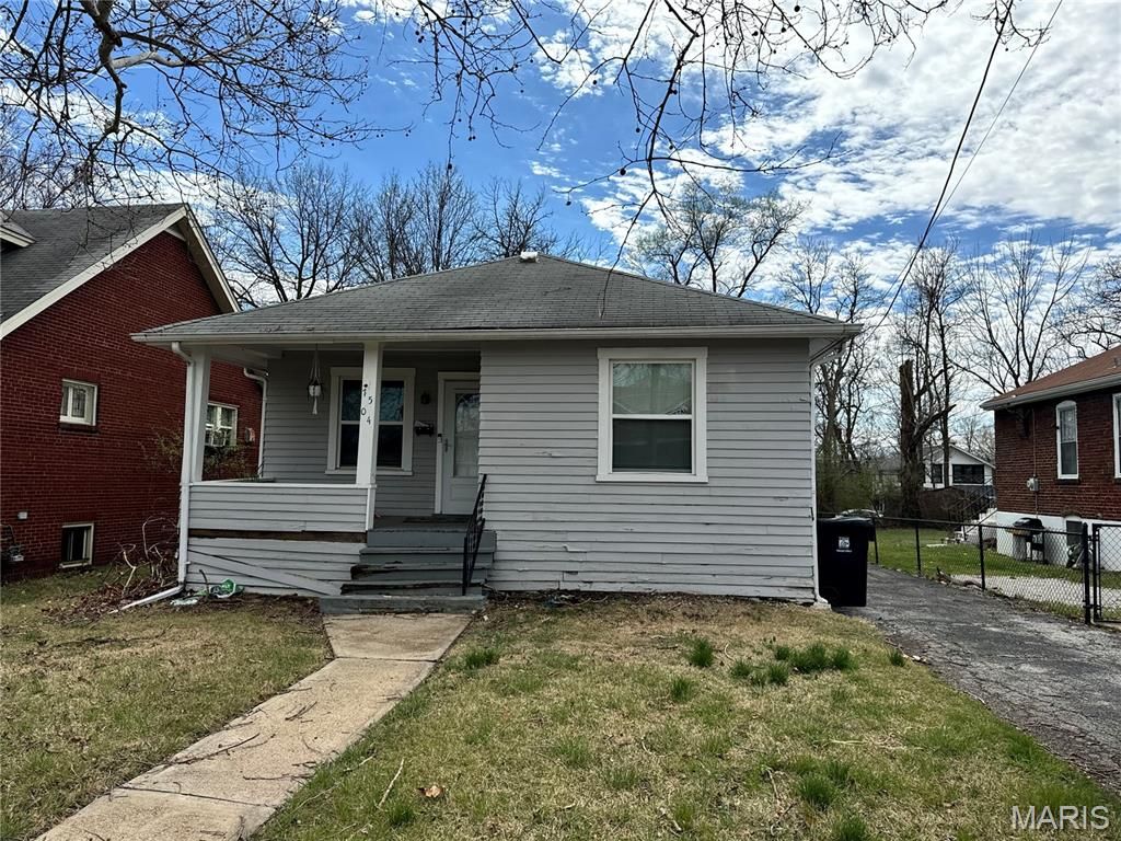 7504 Trenton, University City, MO 63130