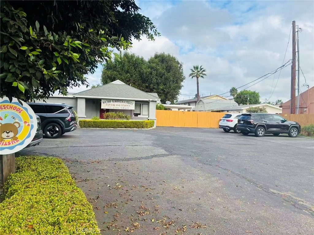 14211 Newport, Tustin, CA 92780 — exterior