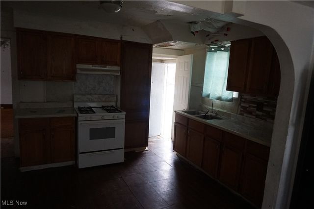 1088 Packard Drive, Akron, OH 44320