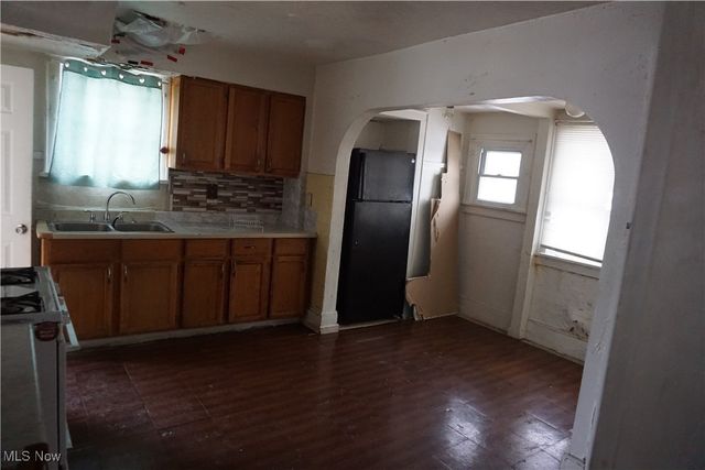 1088 Packard Drive, Akron, OH 44320