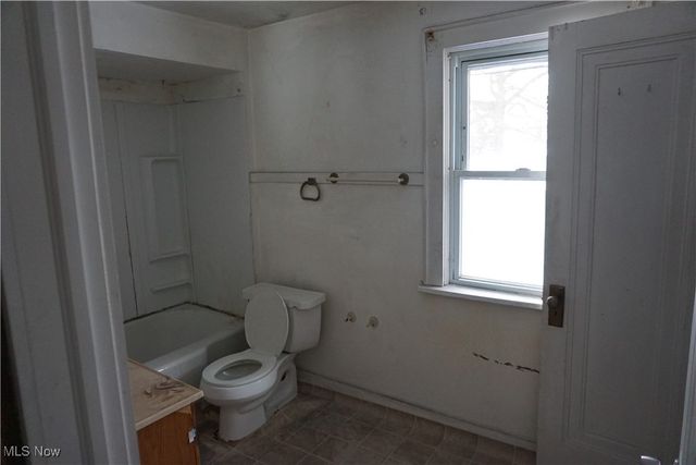 1088 Packard Drive, Akron, OH 44320