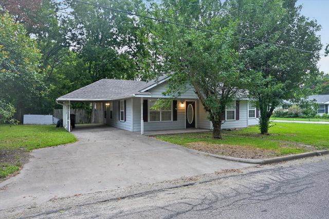 1002 Pine Street, Bonham, TX 75418