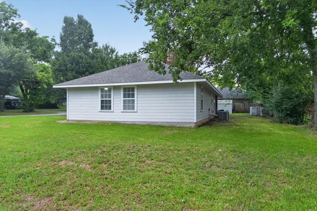 1002 Pine Street, Bonham, TX 75418