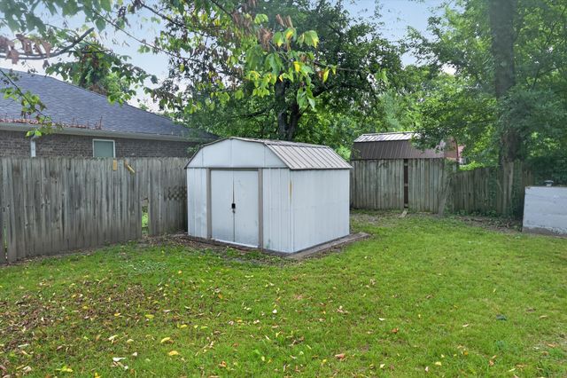 1002 Pine Street, Bonham, TX 75418