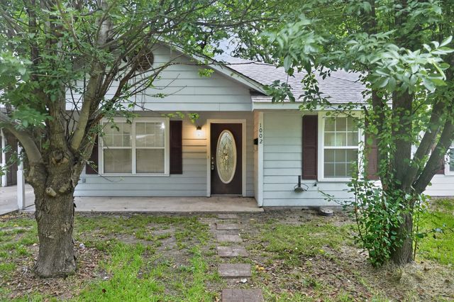 1002 Pine Street, Bonham, TX 75418
