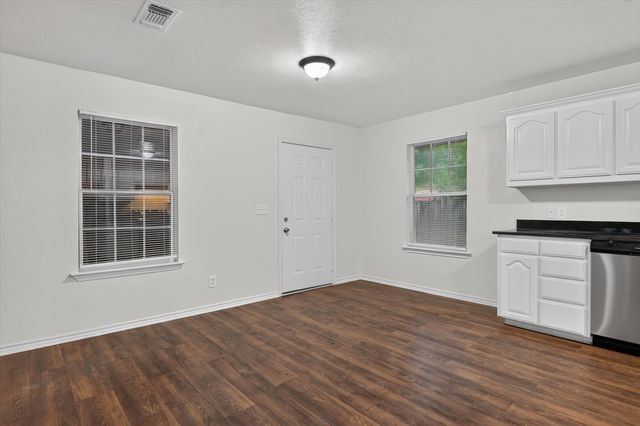 1002 Pine Street, Bonham, TX 75418