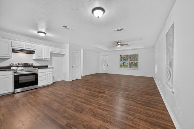 1002 Pine Street, Bonham, TX 75418