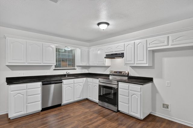 1002 Pine Street, Bonham, TX 75418