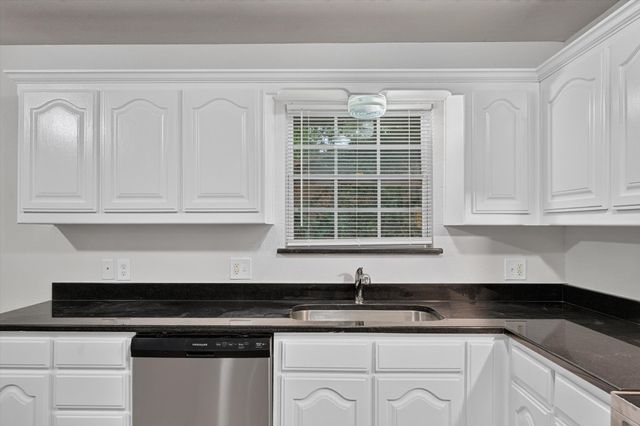 1002 Pine Street, Bonham, TX 75418