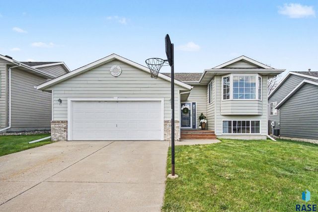 7004 W 51st St Street, Sioux Falls, SD 57106