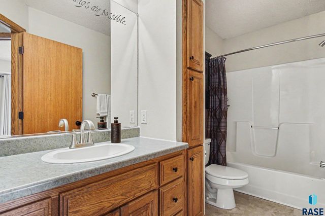 7004 W 51st St Street, Sioux Falls, SD 57106