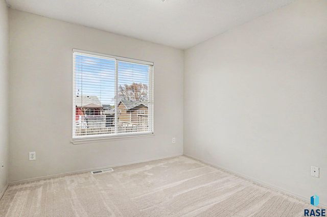 7004 W 51st St Street, Sioux Falls, SD 57106