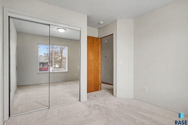 7004 W 51st St Street, Sioux Falls, SD 57106