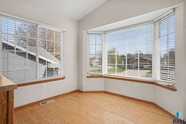 7004 W 51st St Street, Sioux Falls, SD 57106