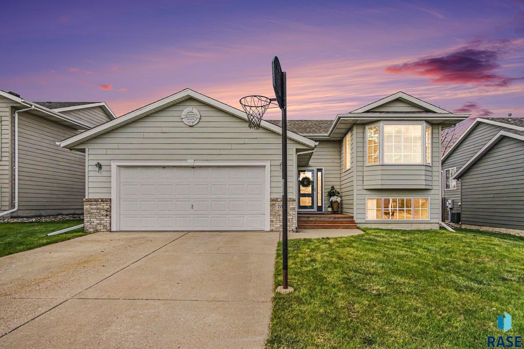 7004 W 51st St Street, Sioux Falls, SD 57106
