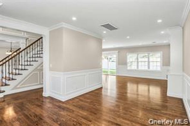 9 Briggs Street, Hicksville, NY 11801