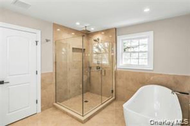 9 Briggs Street, Hicksville, NY 11801