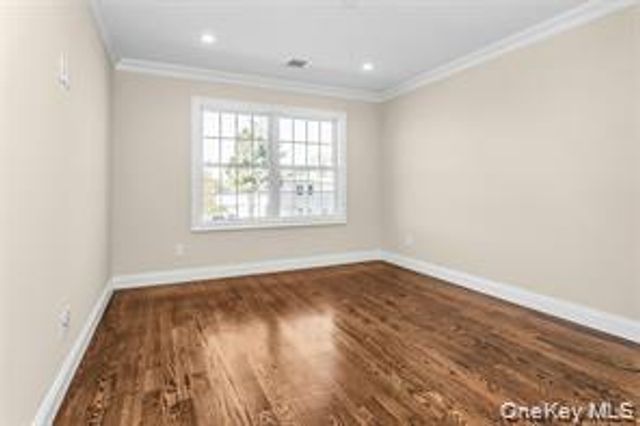 9 Briggs Street, Hicksville, NY 11801