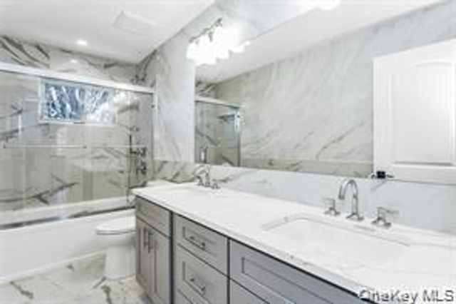 9 Briggs Street, Hicksville, NY 11801