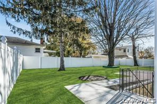 9 Briggs Street, Hicksville, NY 11801