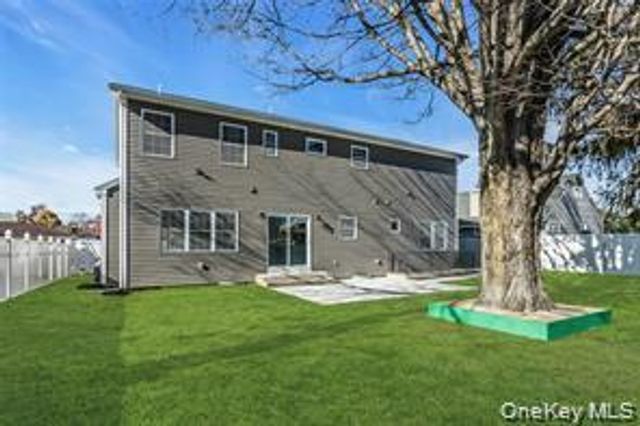 9 Briggs Street, Hicksville, NY 11801