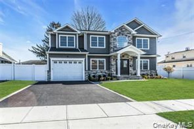 9 Briggs Street, Hicksville, NY 11801