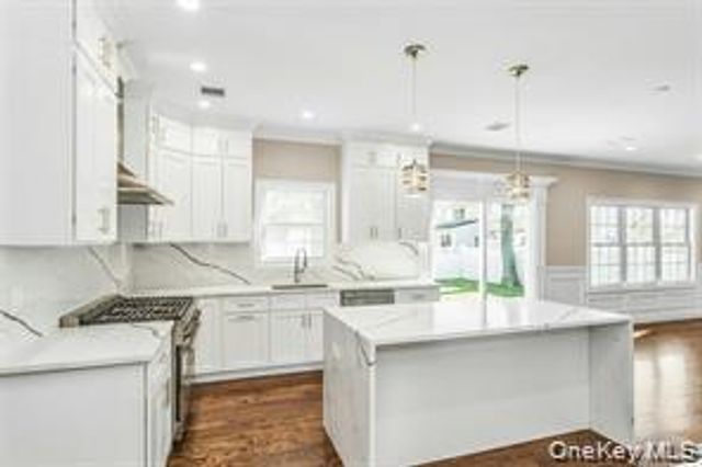 9 Briggs Street, Hicksville, NY 11801